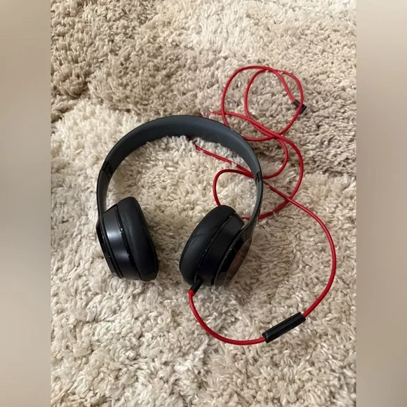 Beats by Dre Solo2 Wired Headphones - Picture 5 of 7
